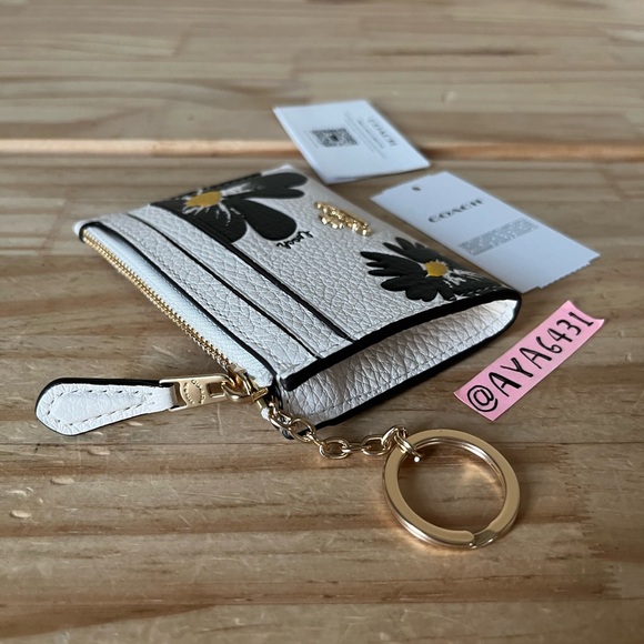 Coach Card Holder🎈🎈 - Picture 3 of 8